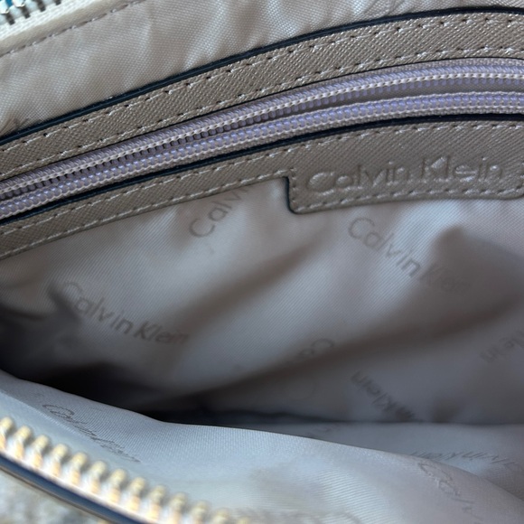 Calvin Klein Wristlet EUC Metallic Gold & Cream 6”X10” Will Hold Phone & More. - Picture 6 of 9
